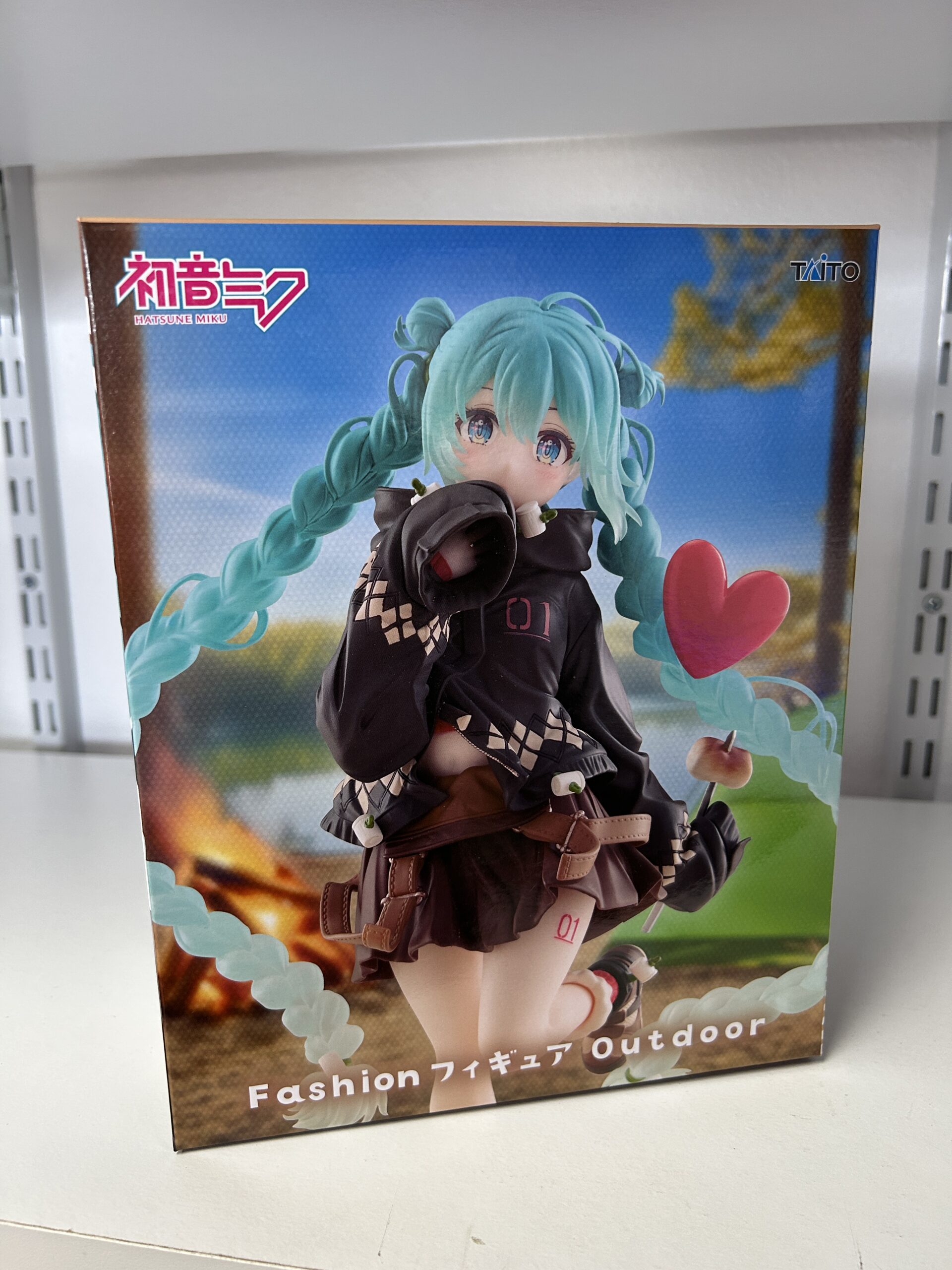 Hatsune Miku Fashion Outdoor Ver. Figure